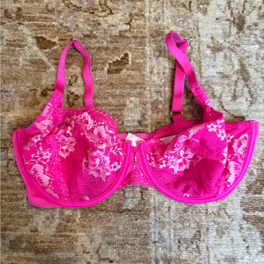 Victoria's Secret Fuchsia Lace Underwire Bra